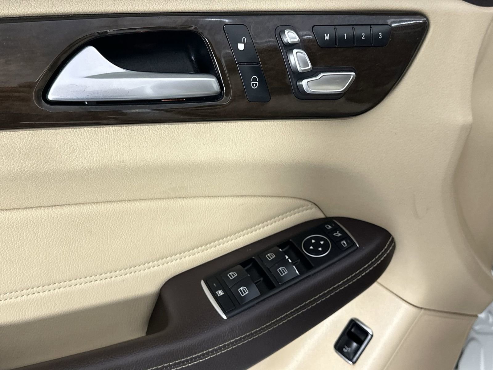 Used 2019 Mercedes-Benz GLE 400 4MATIC image 13