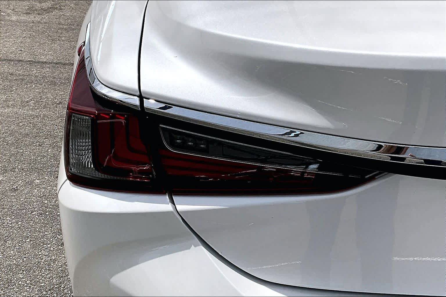 Used 2025 Lexus ES 350 w/ Premium Package FWD image 29
