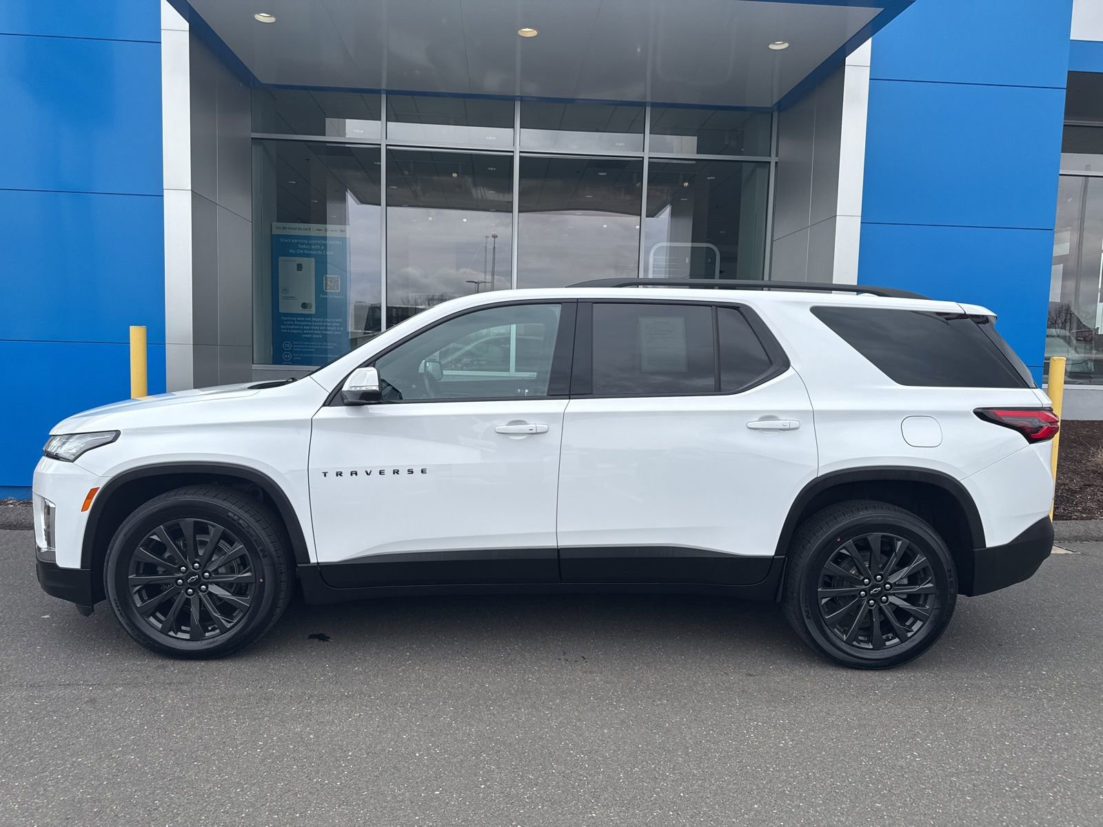 Used 2023 Chevrolet Traverse RS image 9