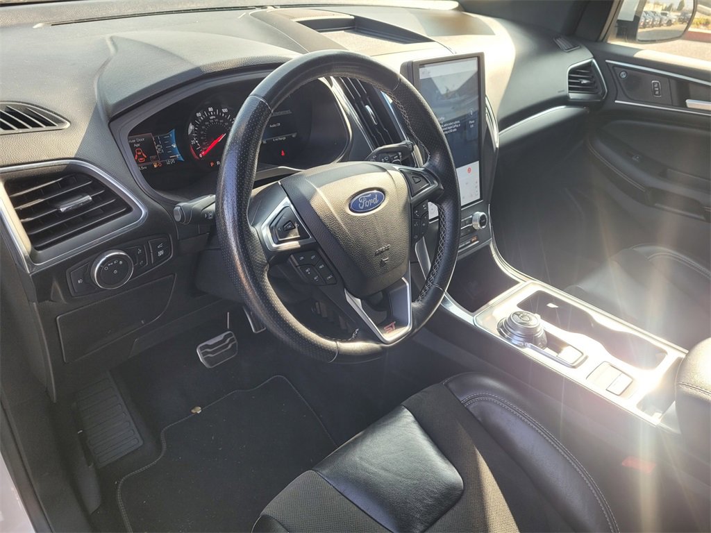 Used 2022 Ford Edge ST image 7