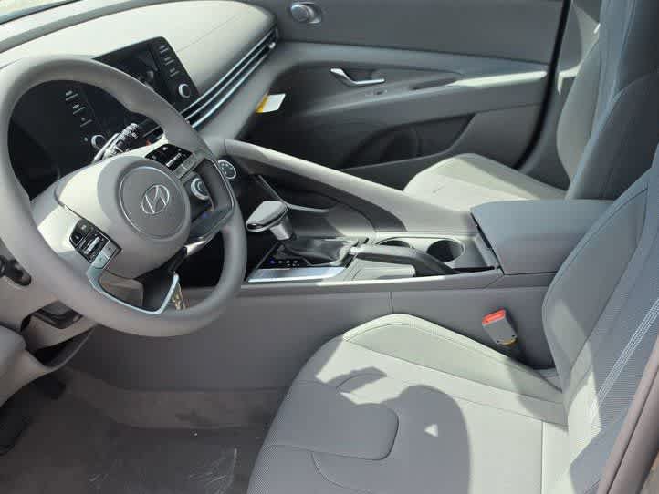 New 2026 Hyundai Elantra SE FWD image 16