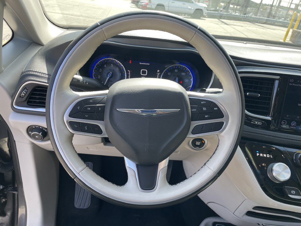 Certified 2019 Chrysler Pacifica Limited FWD image 16
