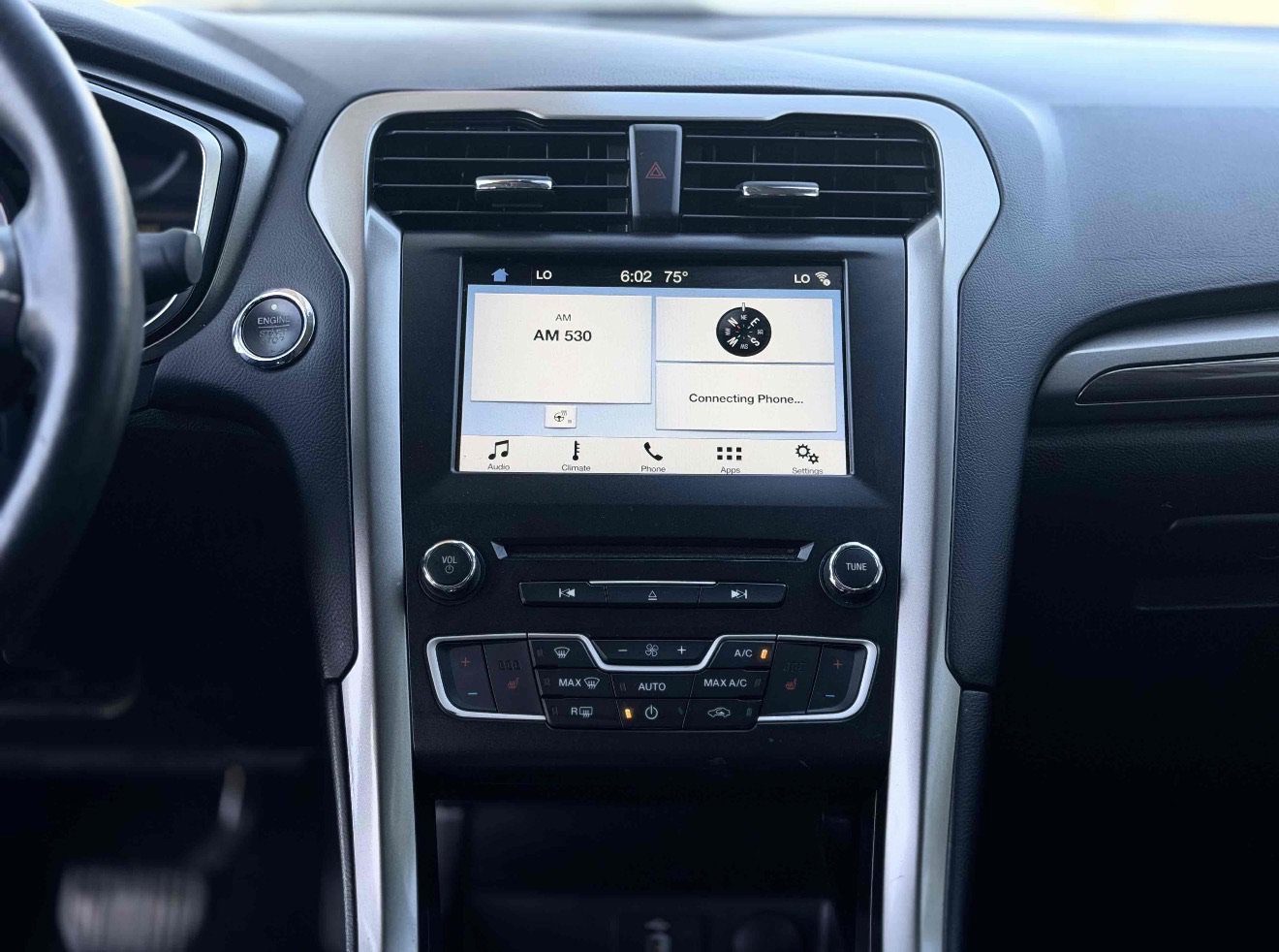 Used 2017 Ford Fusion SE w/ Equipment Group 602A FWD image 14