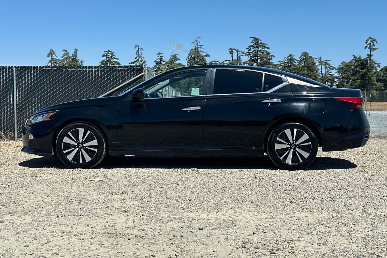 Used 2022 Nissan Altima 2.5 SV FWD image 6