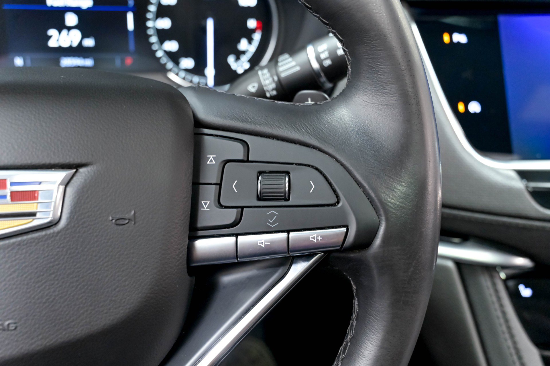 Used 2022 Cadillac XT6 Luxury FWD image 63
