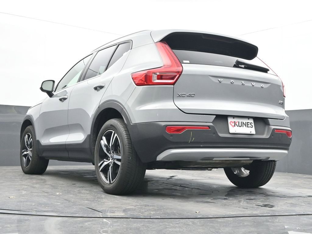 Used 2025 Volvo XC40 B5 Core image 42