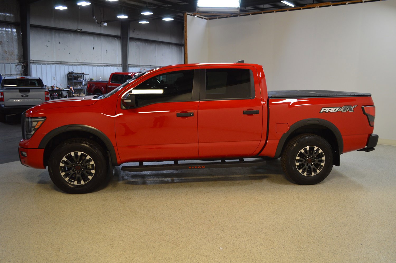 Used 2024 Nissan Titan PRO-4X w/ Pro-4x Convenience Package image 6