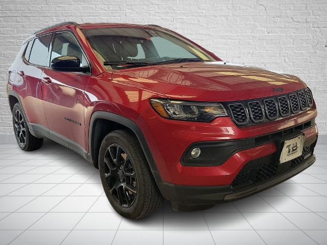 Used 2025 Jeep Compass Latitude w/ Altitude Special Edition AWD/4WD image 4