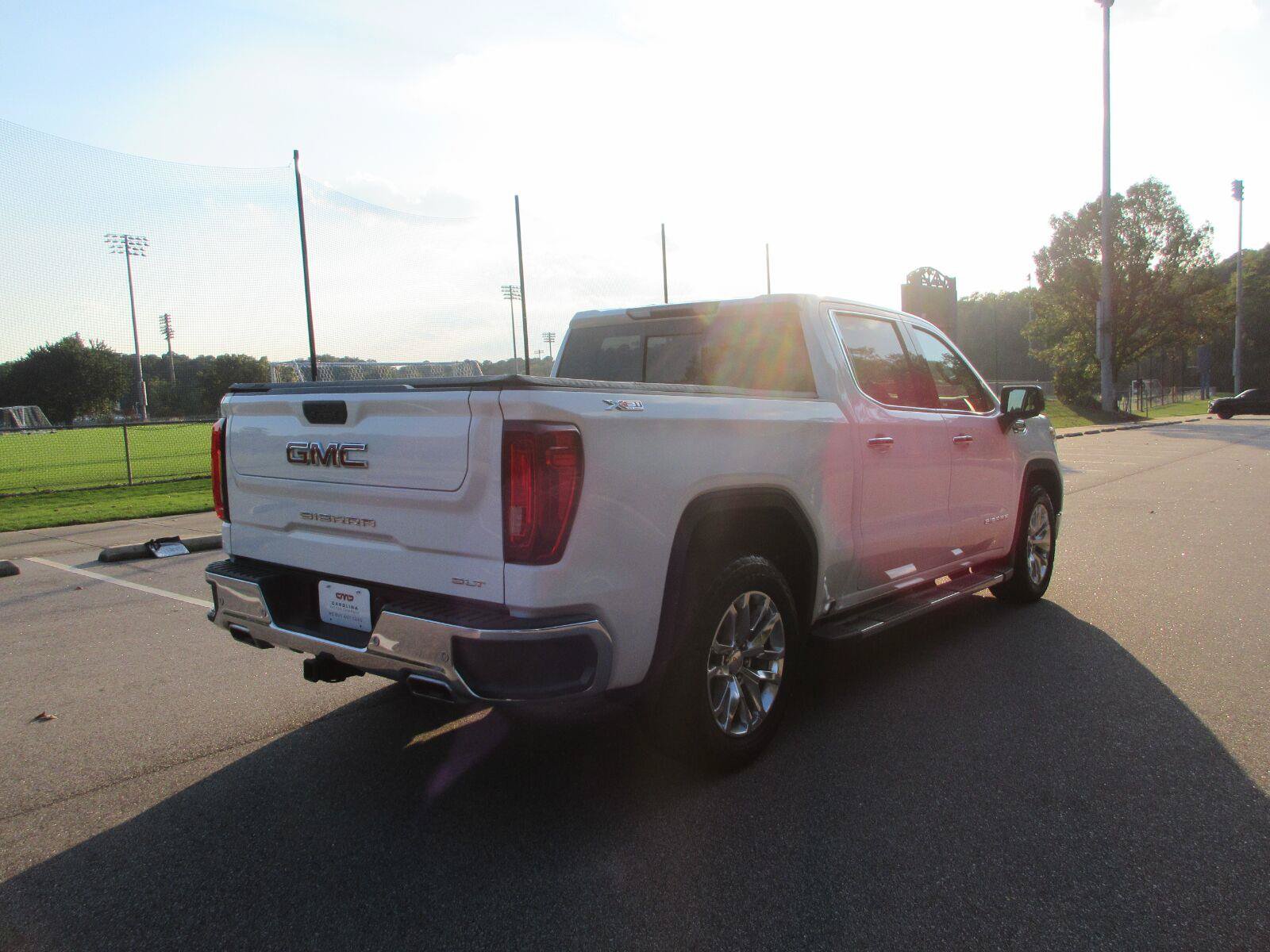 Used 2022 GMC Sierra 1500 SLT w/ SLT Premium Plus Package AWD/4WD image 5