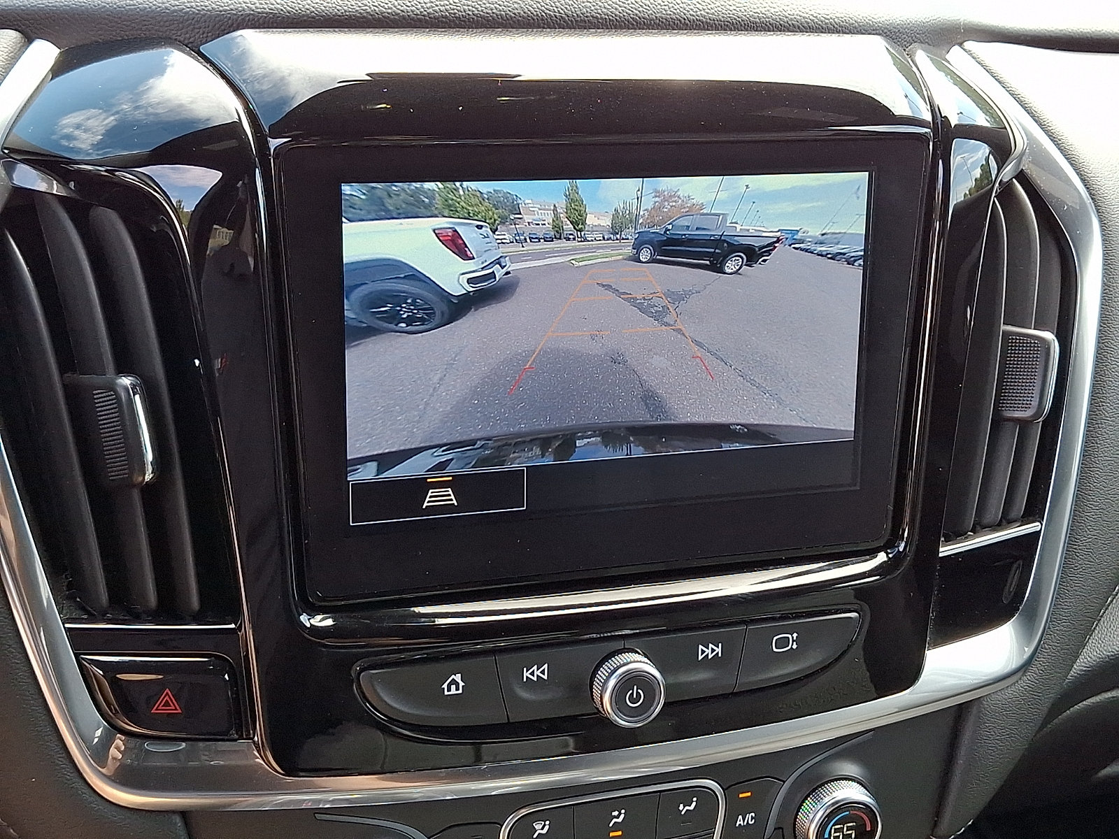 Used 2023 Chevrolet Traverse LT AWD/4WD image 18