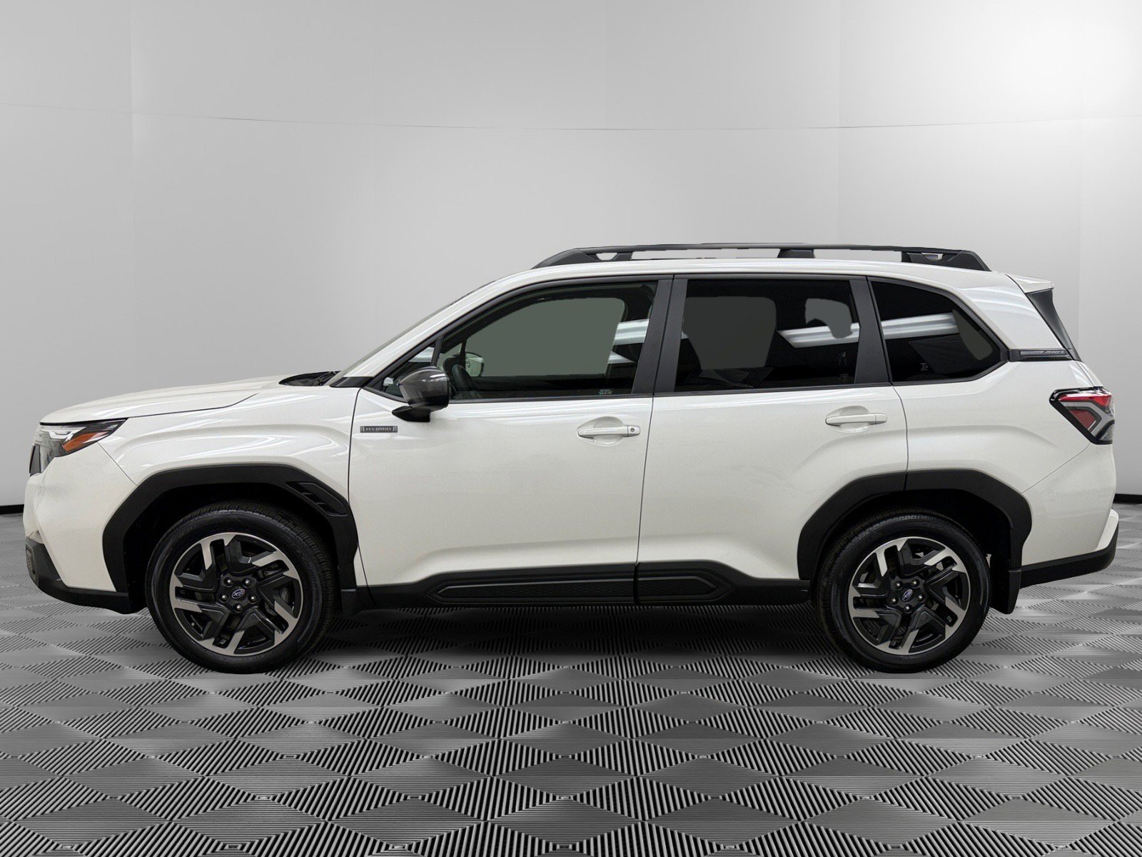 Used 2025 Subaru Forester Premium image 2