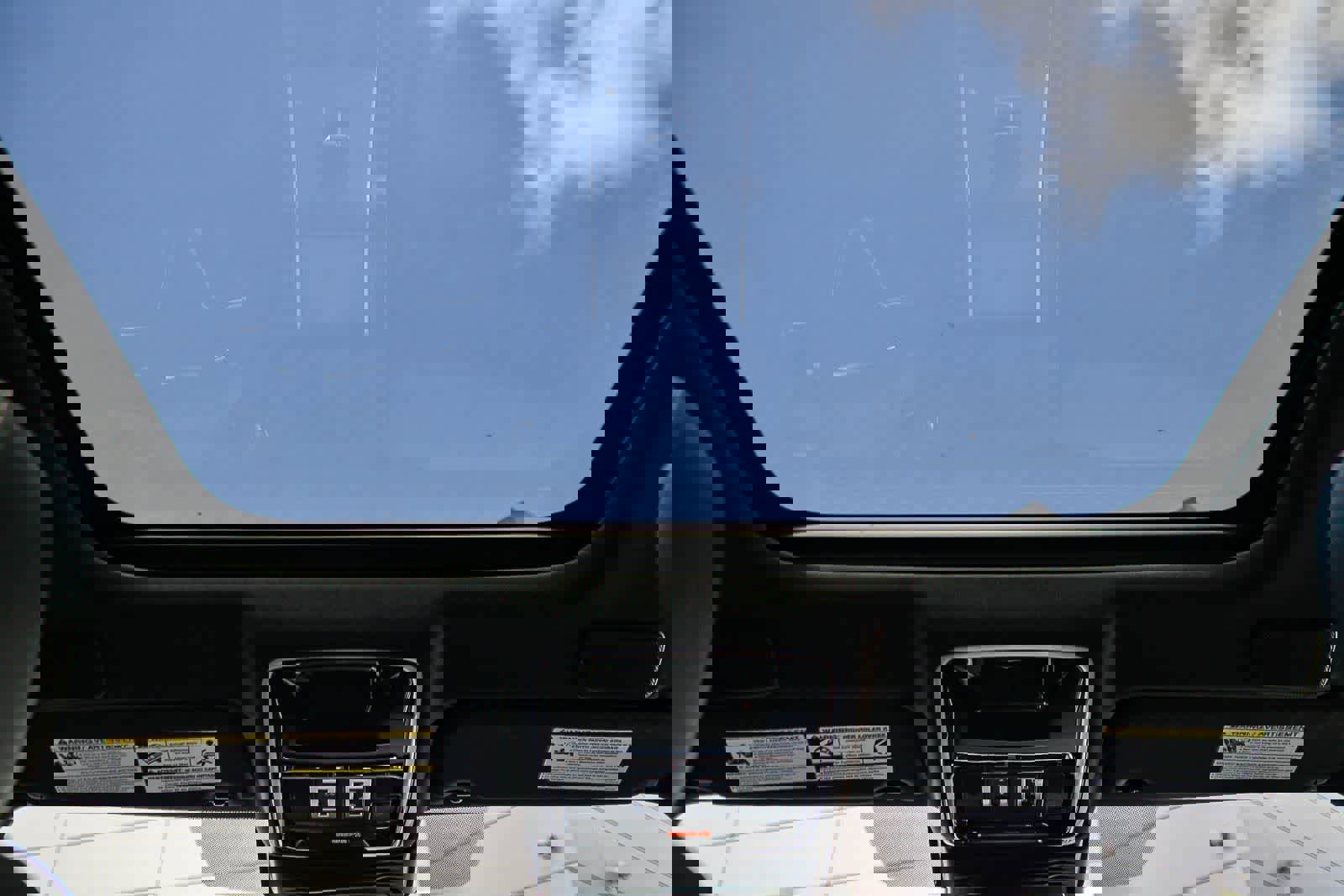 Used 2025 Land Rover Range Rover Velar Dynamic SE image 16