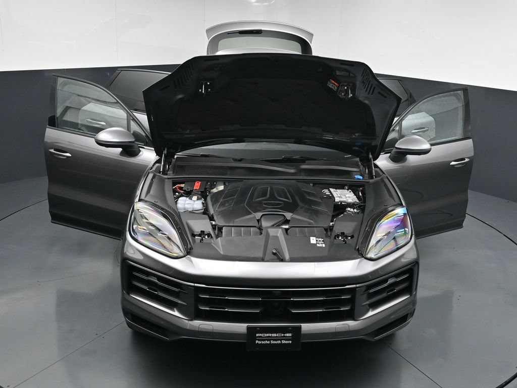 Certified 2025 Porsche Cayenne AWD/4WD image 31