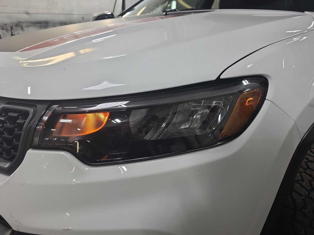 Used 2025 Jeep Compass Trailhawk image 29