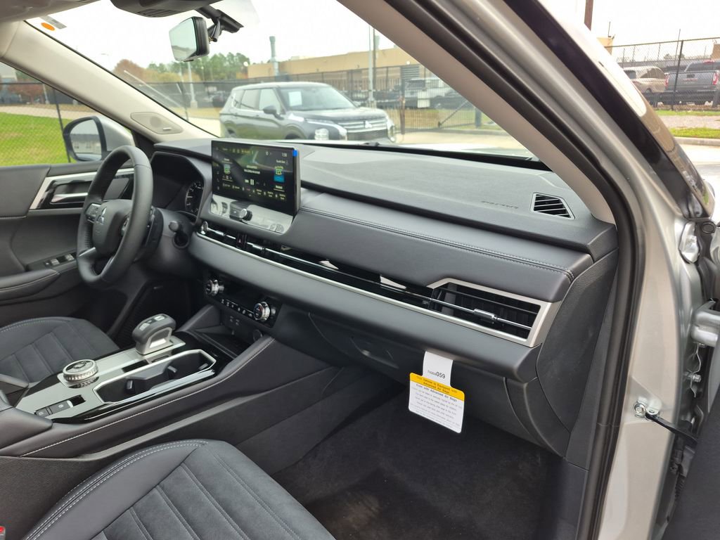 New 2026 Mitsubishi Outlander SE image 62