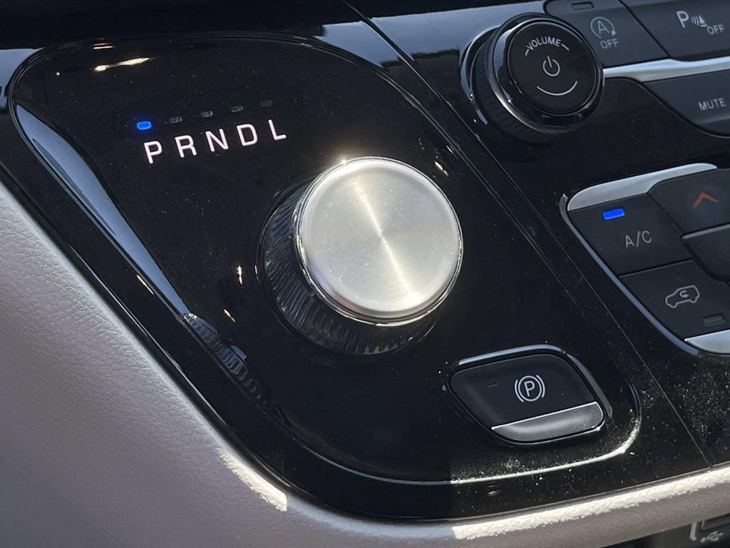 Used 2024 Chrysler Pacifica Touring-L FWD image 21