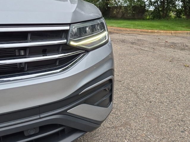 Used 2024 Volkswagen Tiguan SE AWD/4WD image 9