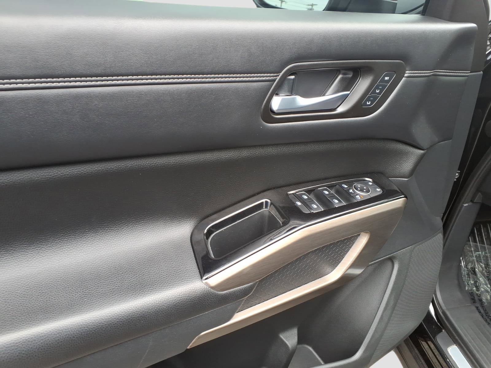 Used 2022 Nissan Pathfinder Platinum w/ Cargo Package image 13