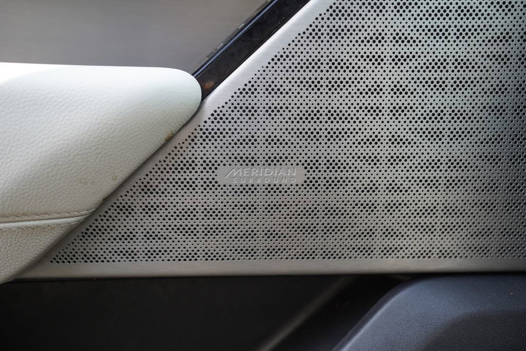 Used 2020 Land Rover Range Rover Velar R-Dynamic S image 37