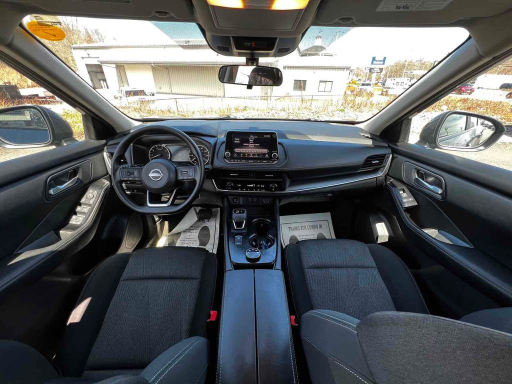 Used 2024 Nissan Rogue SV image 20