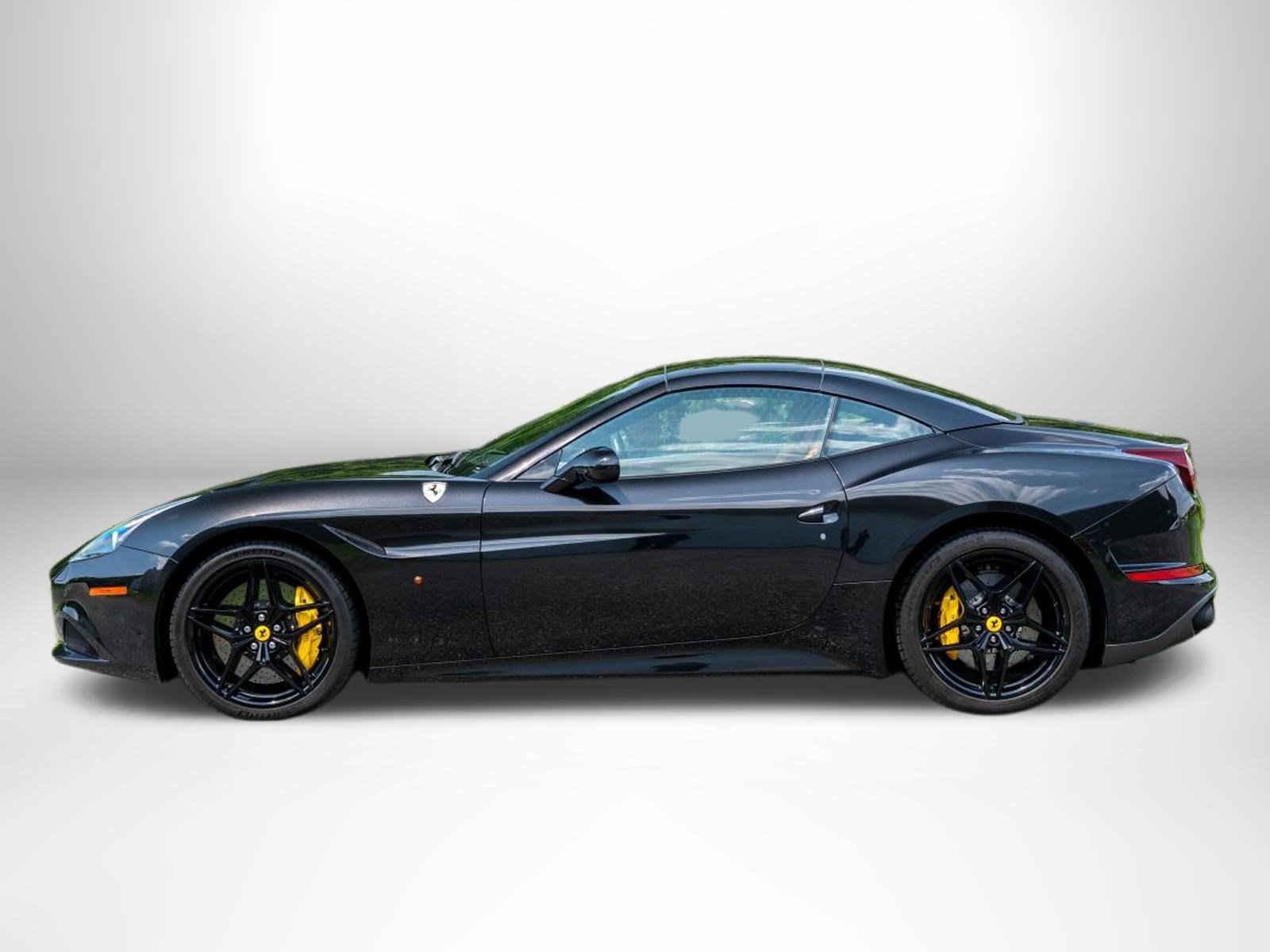 Used 2018 Ferrari California T RWD image 3
