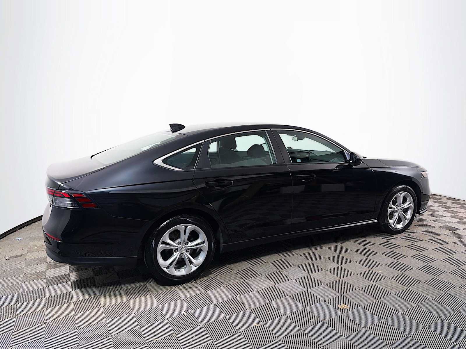 Used 2023 Honda Accord LX image 4