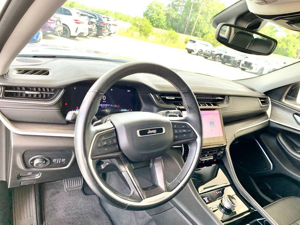 Used 2022 Jeep Grand Cherokee L Limited AWD/4WD image 16