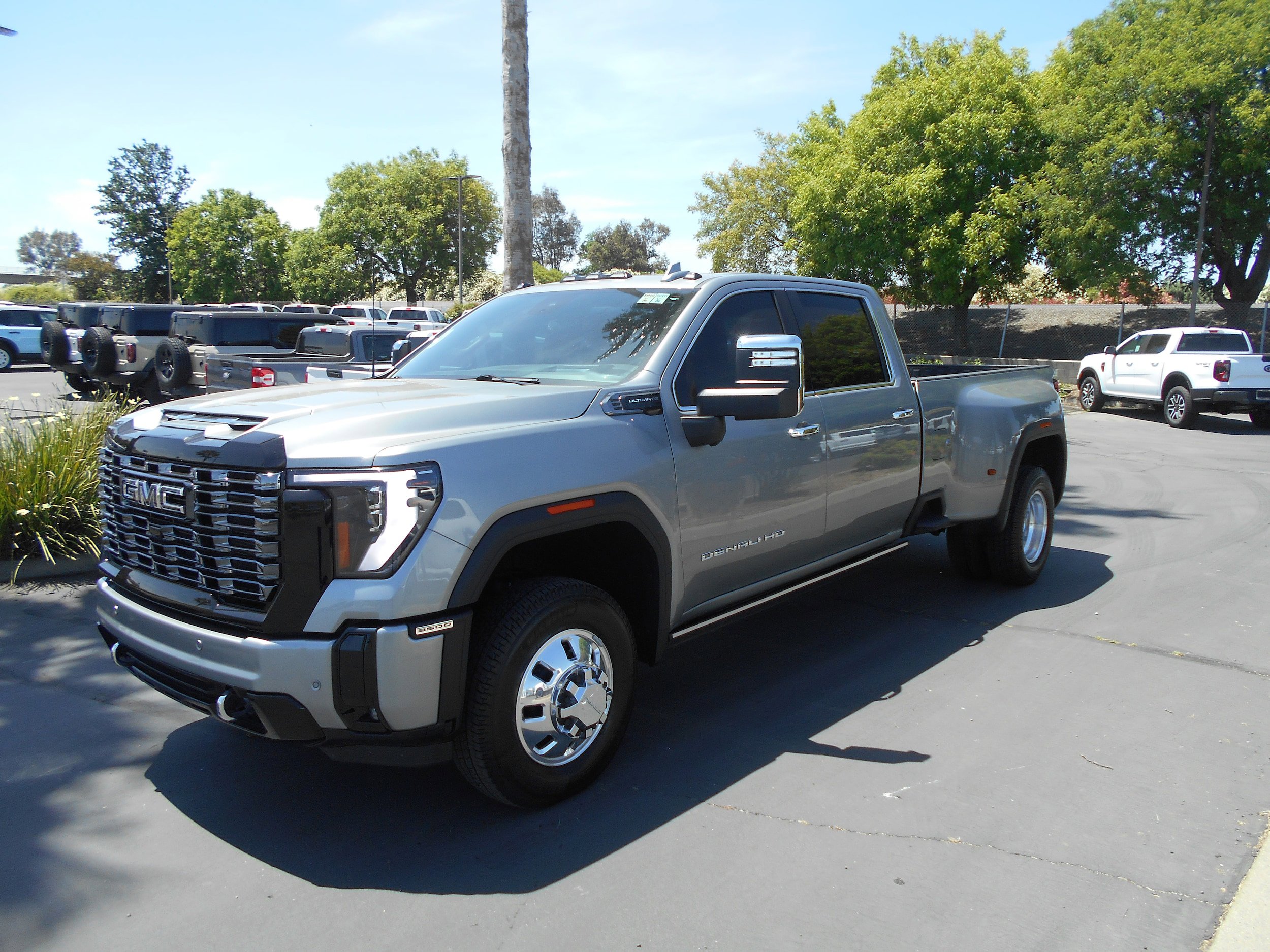Used 2025 GMC Sierra 3500 Denali Ultimate AWD/4WD video 1