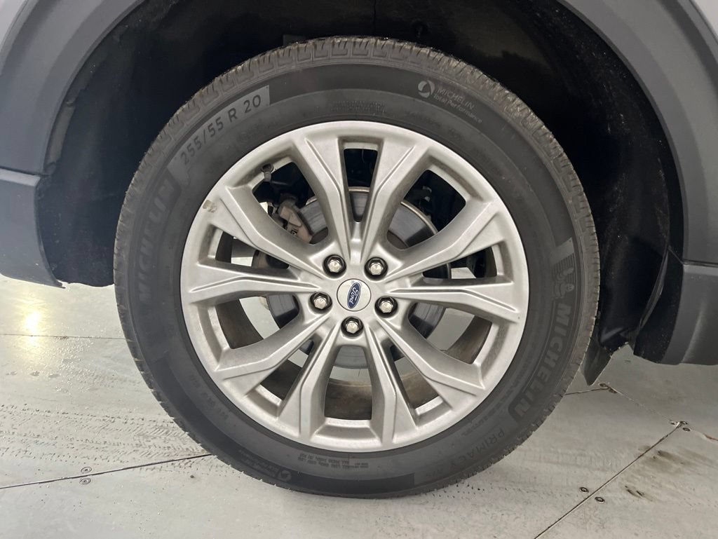 Used 2023 Ford Explorer XLT w/ Equipment Group 202A AWD/4WD image 16