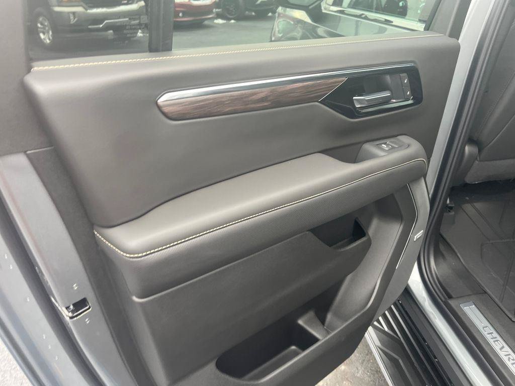 New 2026 Chevrolet Suburban Premier AWD/4WD image 22
