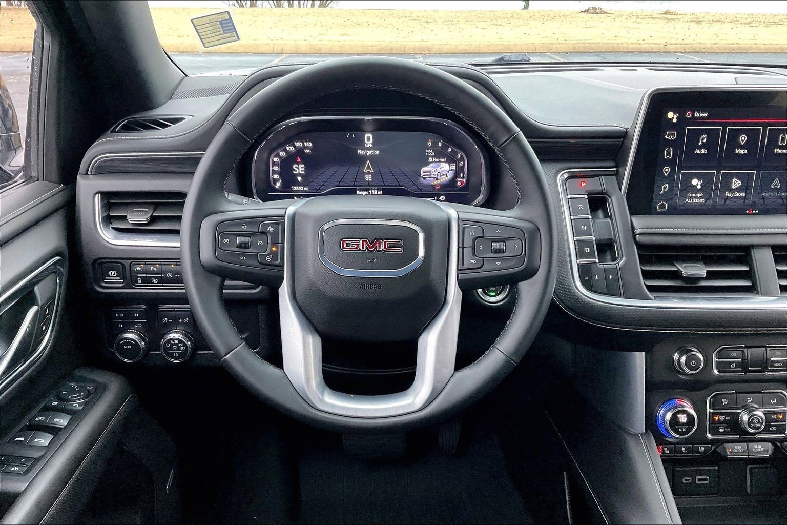 Used 2024 GMC Yukon SLT w/ SLT Luxury Package image 5