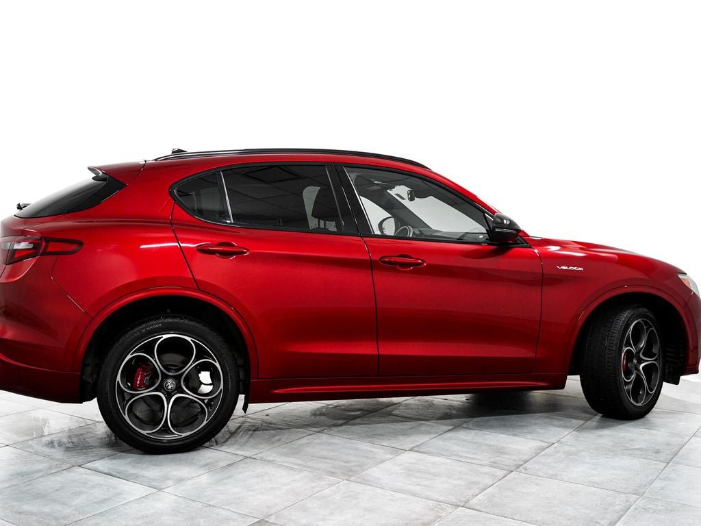 Used 2023 Alfa Romeo Stelvio Veloce AWD/4WD image 7