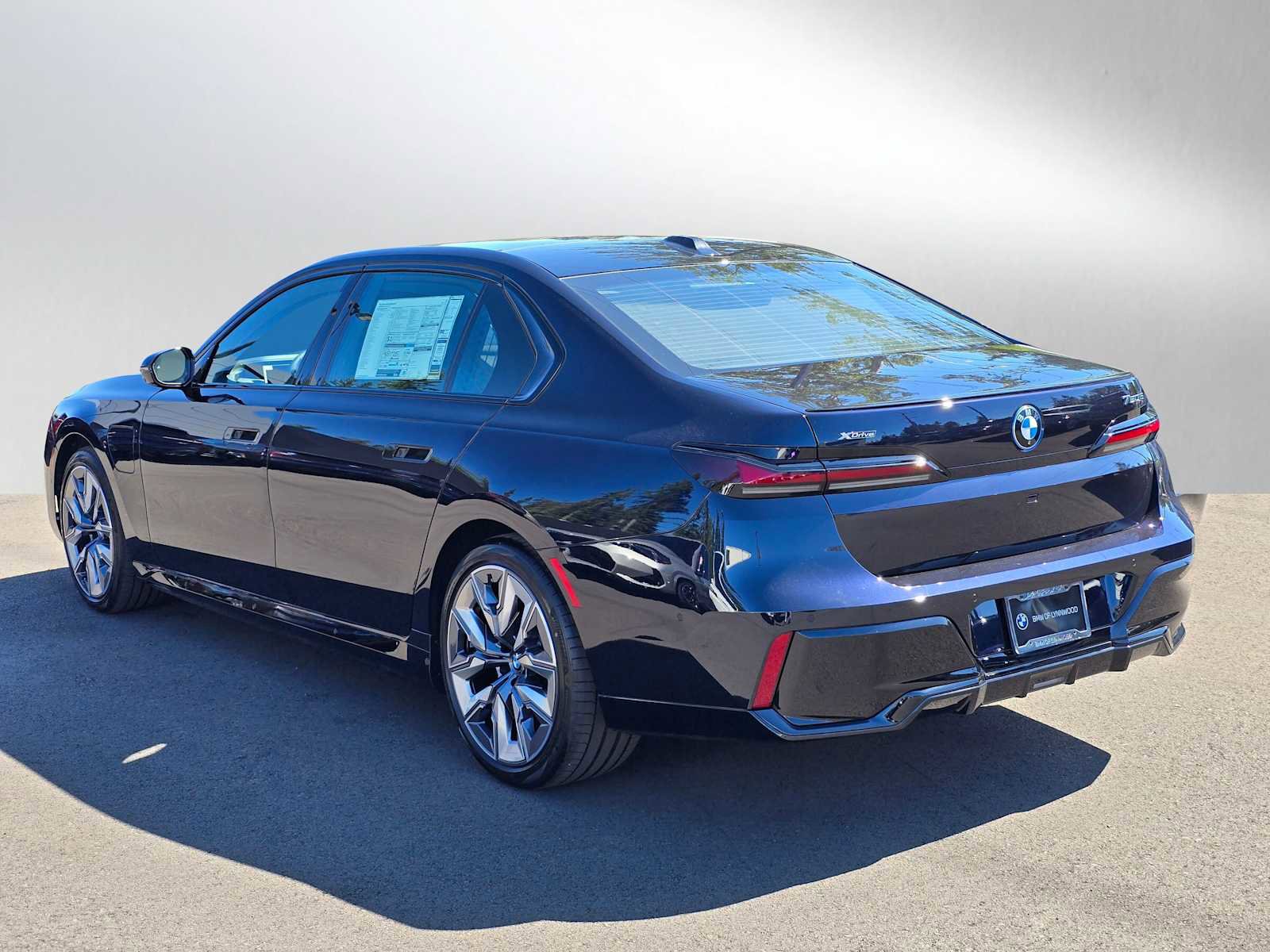 Used 2025 BMW 750e xDrive w/ Executive Package AWD/4WD image 5