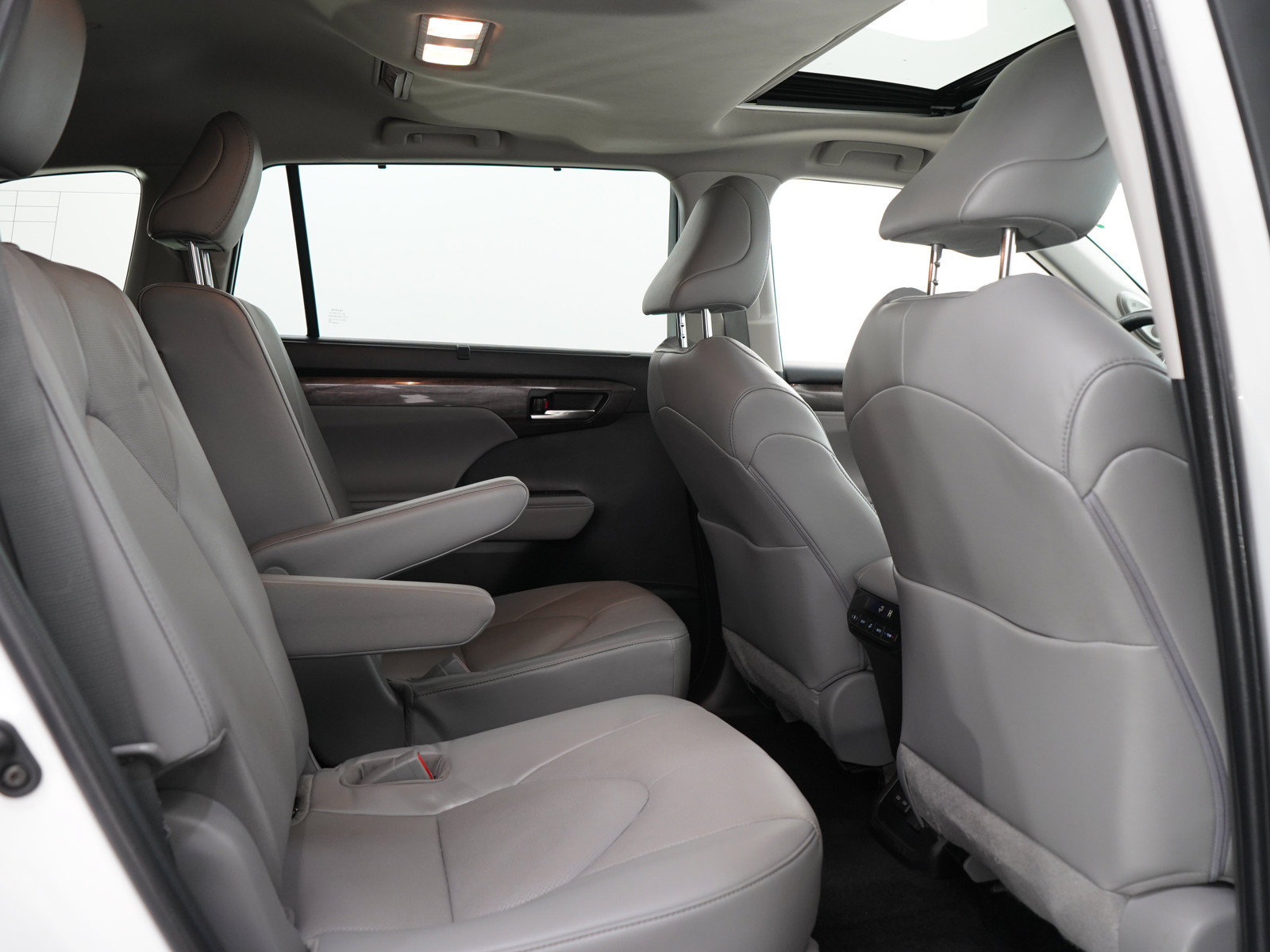 Used 2023 Toyota Highlander Limited AWD/4WD image 14