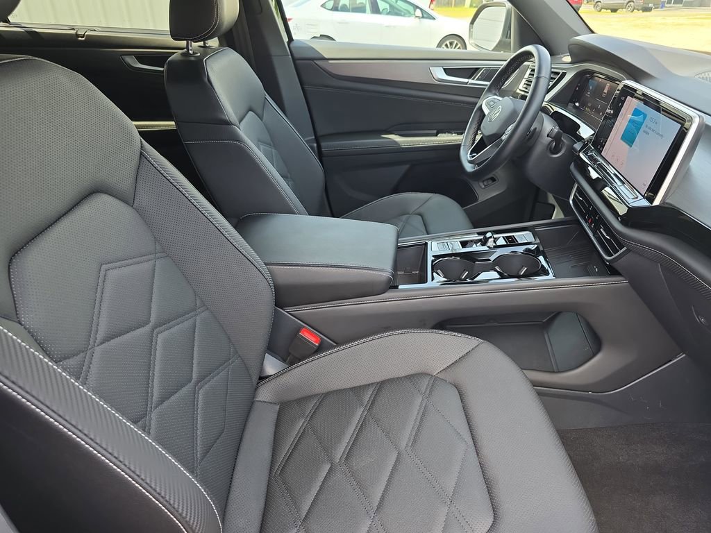 Used 2025 Volkswagen Atlas Cross Sport SE AWD/4WD image 10
