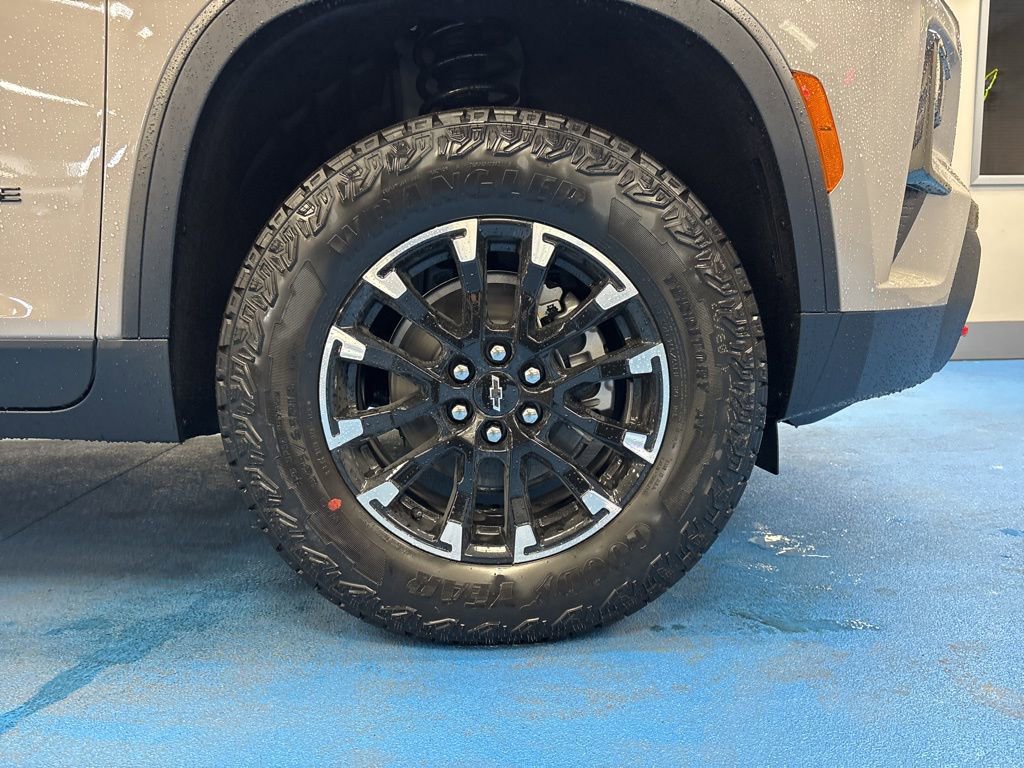 New 2026 Chevrolet Traverse Z71 w/ LPO, Floor Liner Package image 3