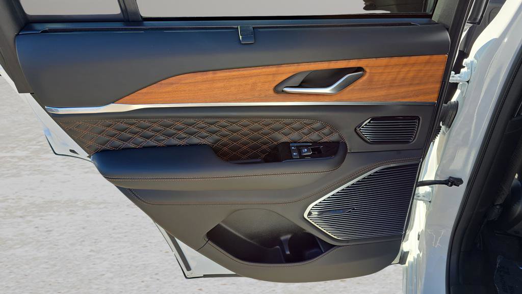 Used 2023 Jeep Grand Cherokee Summit image 25