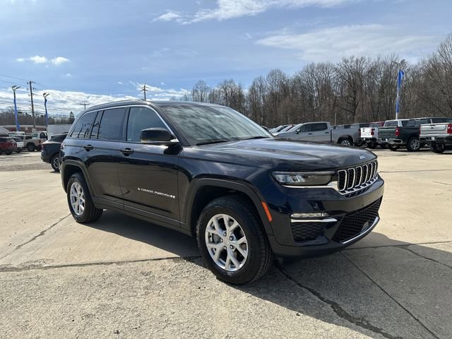 Used 2024 Jeep Grand Cherokee Limited w/ Trailer Tow Package AWD/4WD image 11