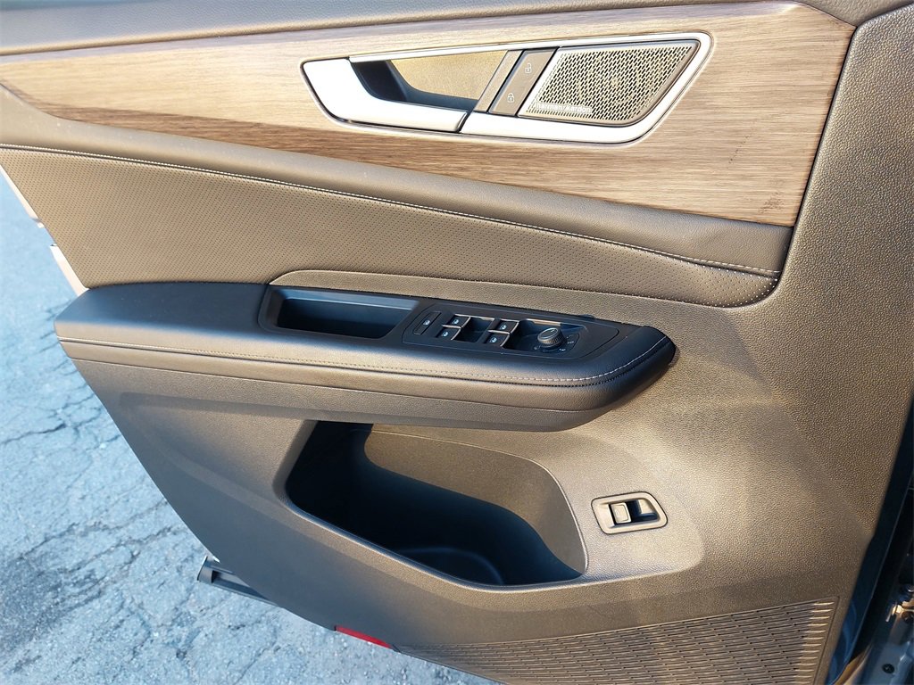 Certified 2024 Volkswagen Atlas SEL Premium R-Line image 23