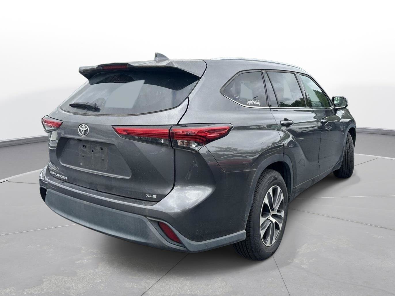 Certified 2021 Toyota Highlander XLE FWD image 6
