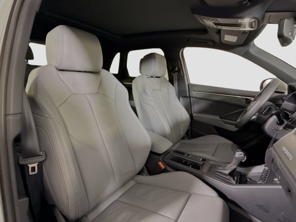 Certified 2025 Audi Q3 2.0T Premium w/ Convenience Package AWD/4WD image 16