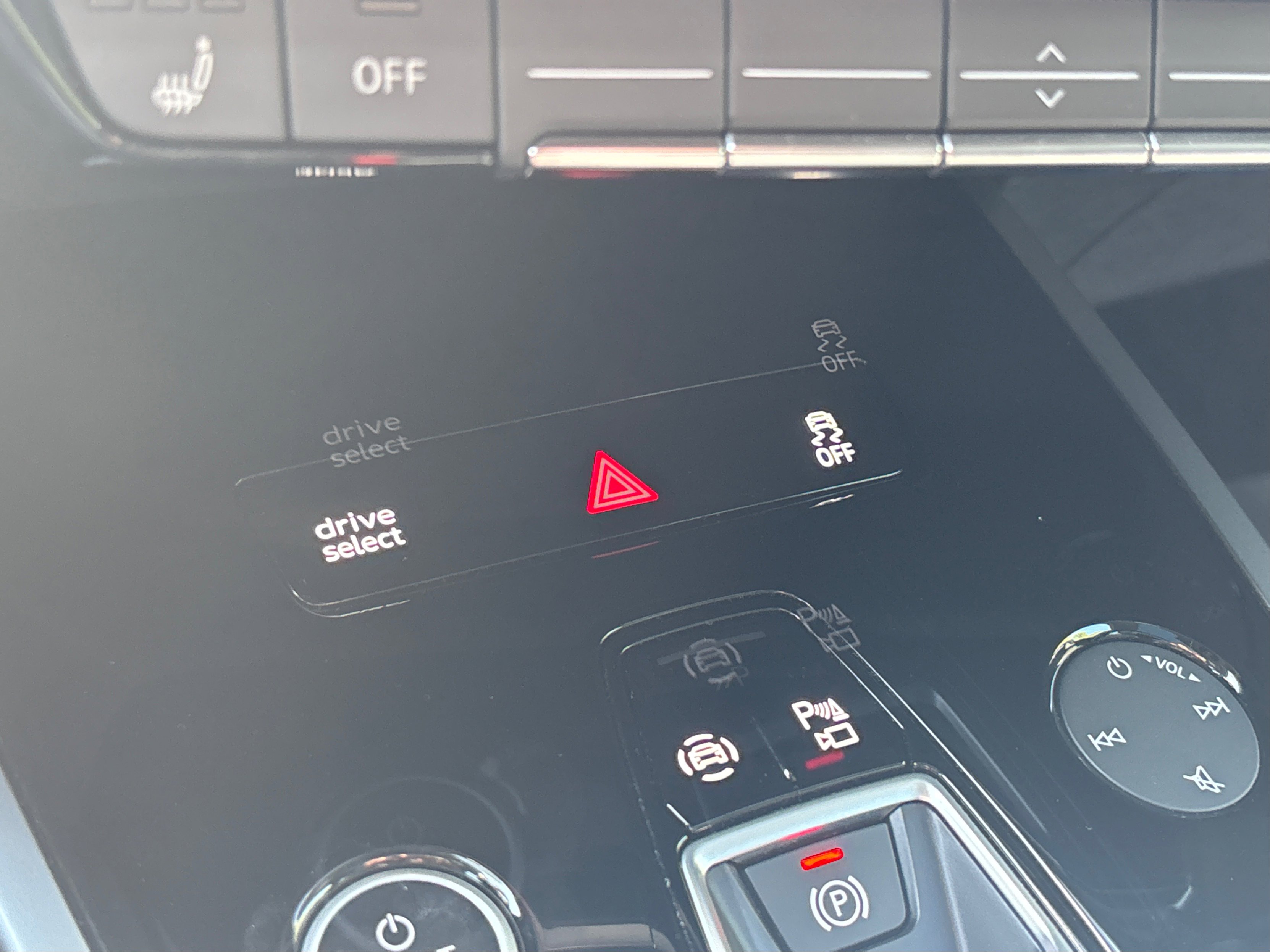 Used 2025 Audi Q4 e-tron Premium Plus image 59