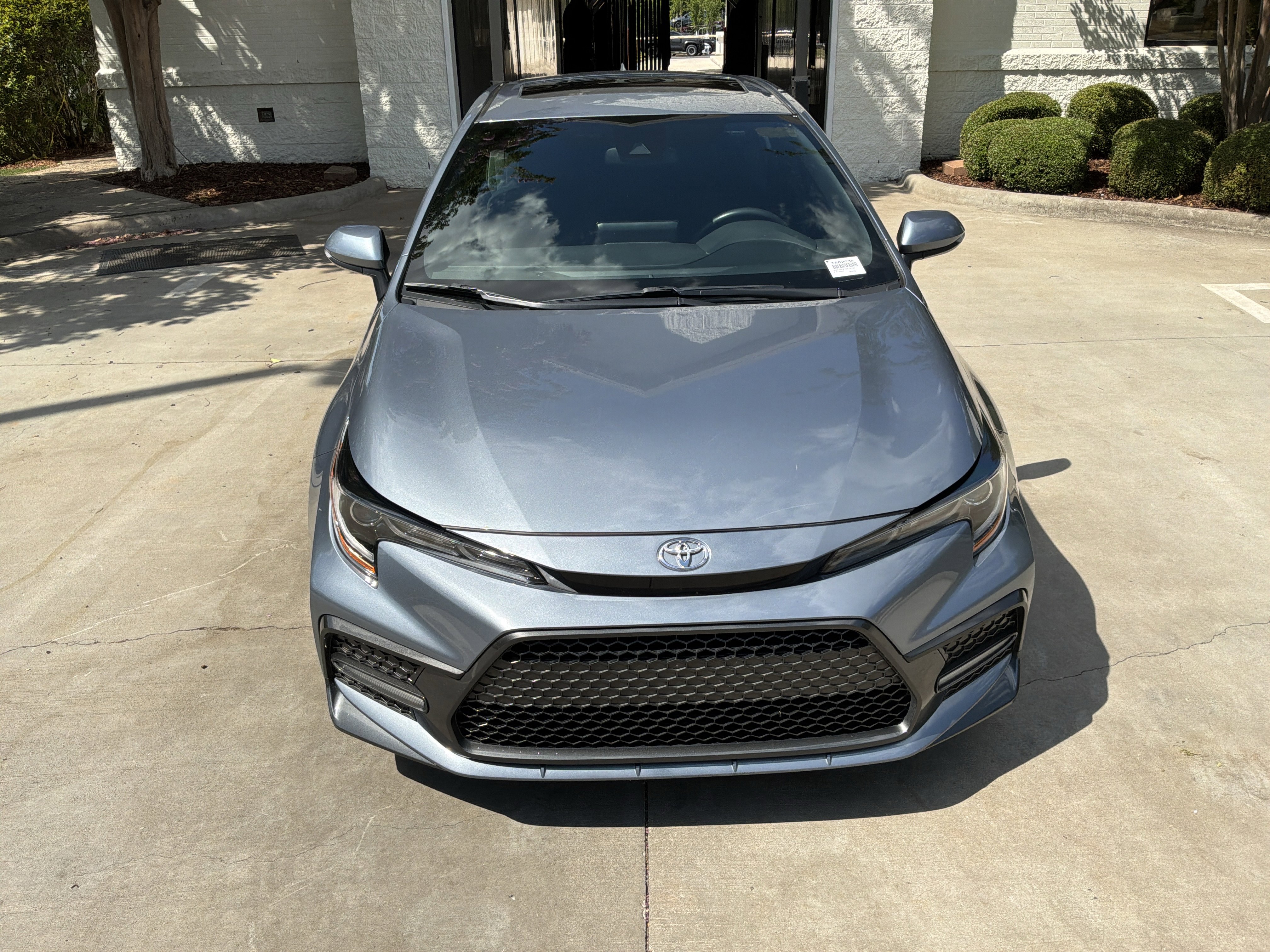 Used 2022 Toyota Corolla SE w/ SE Premium Package FWD image 3