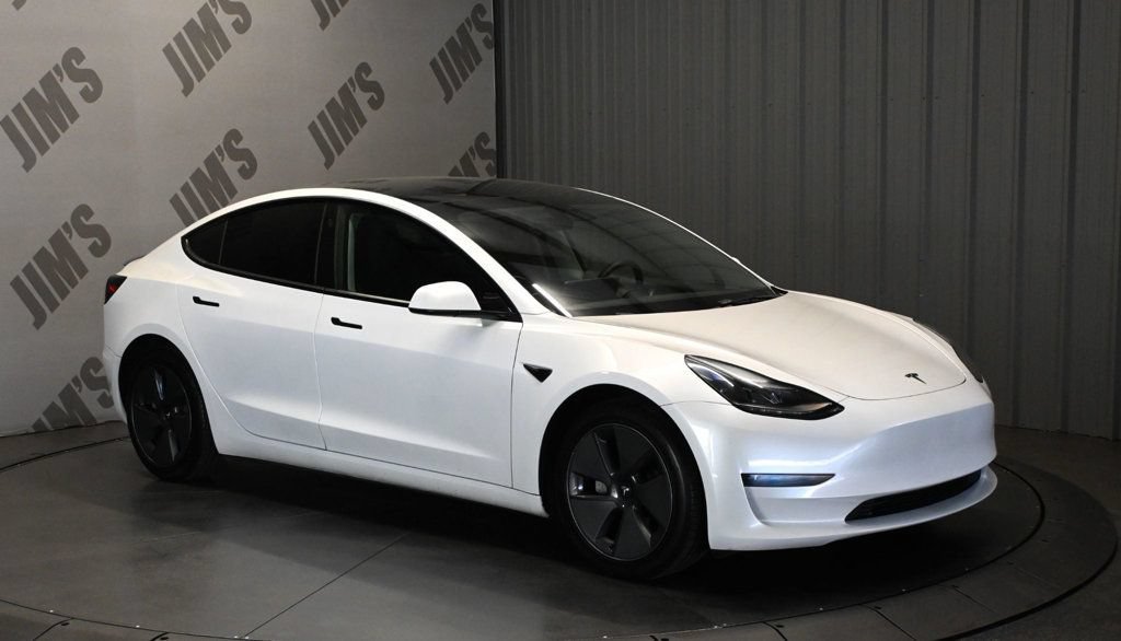 Used 2023 Tesla Model 3 Standard Range RWD image 3