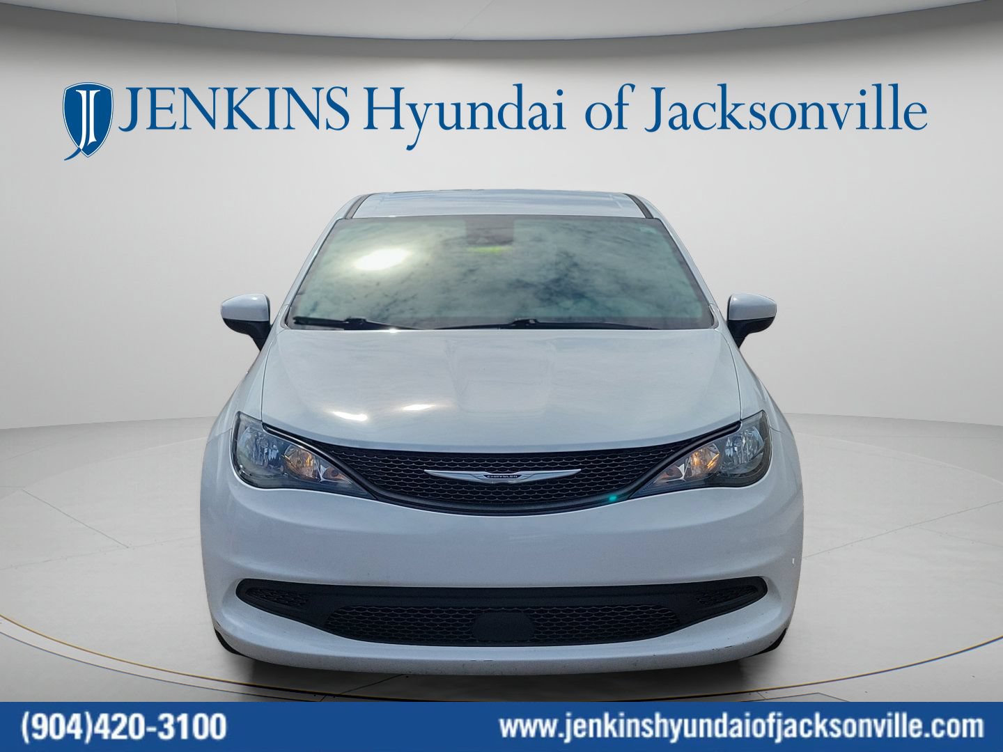 Used 2023 Chrysler Voyager LX FWD image 14