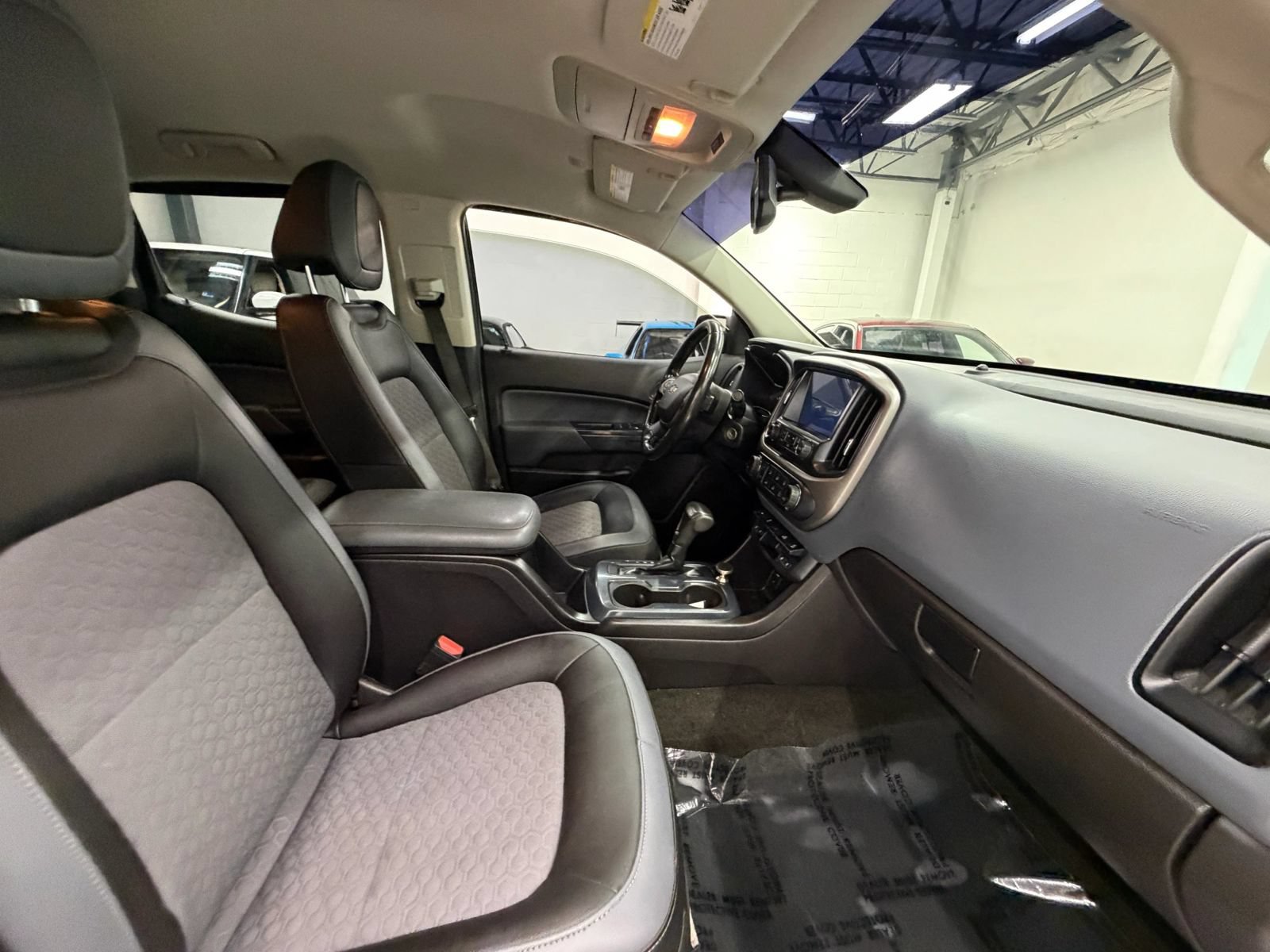 Used 2017 Chevrolet Colorado Z71 AWD/4WD image 21