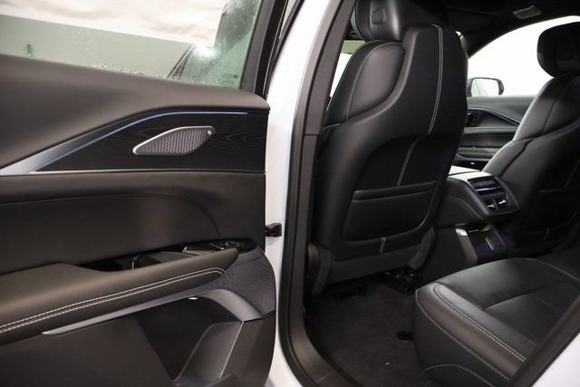 New 2026 Cadillac Lyriq Signature Luxury AWD/4WD image 25