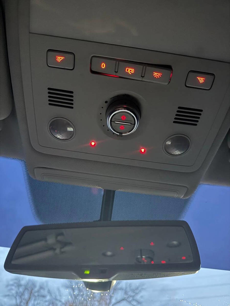 Used 2014 Volkswagen Touareg TDI image 39