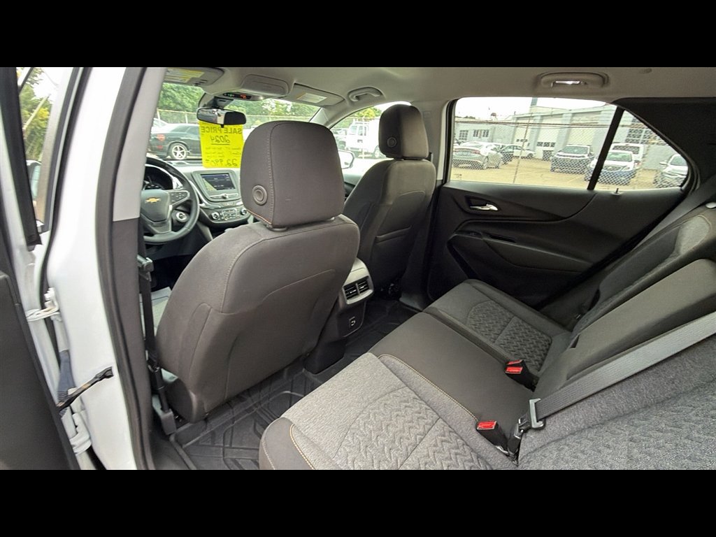 Used 2024 Chevrolet Equinox LT w/ LPO, Floor Liner Package FWD image 23