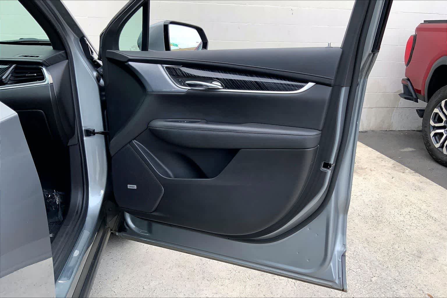 Used 2024 Cadillac XT6 Premium Luxury image 29